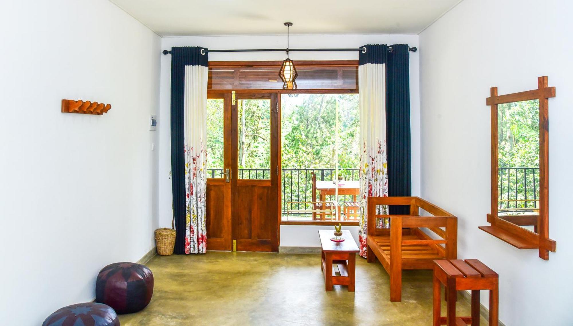 Breeze Blows Inn Ella Bagian luar foto