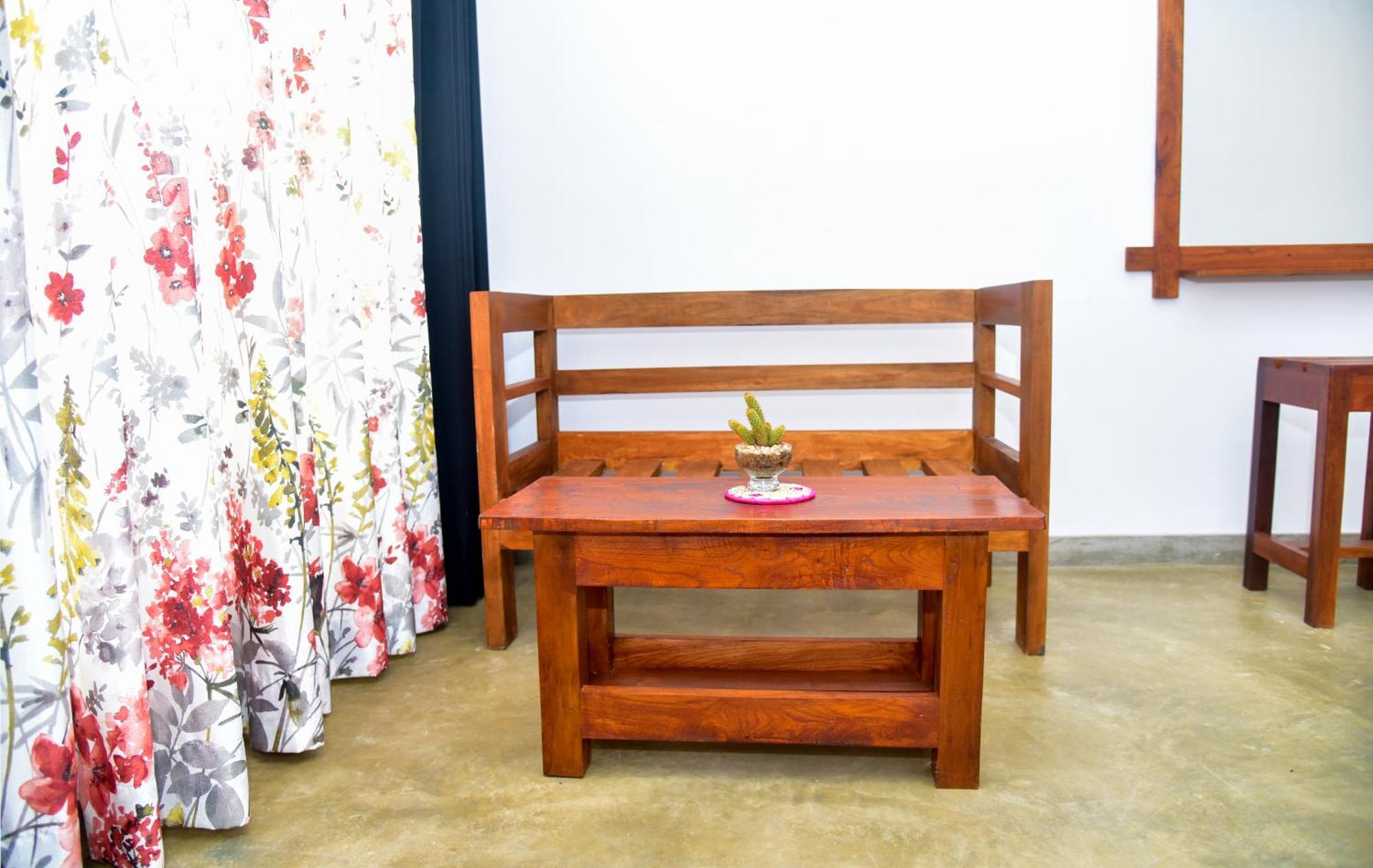 Breeze Blows Inn Ella Bagian luar foto
