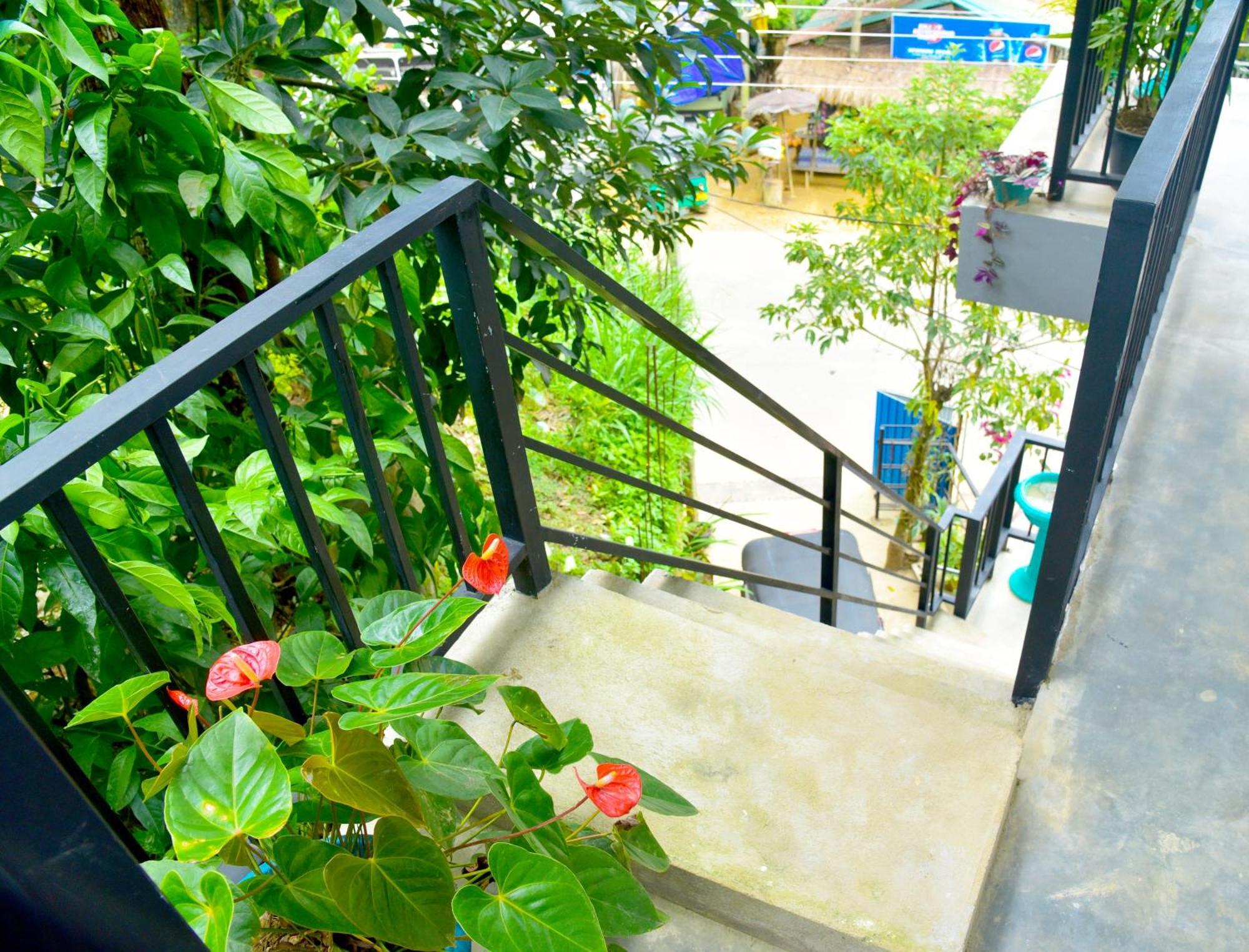 Breeze Blows Inn Ella Bagian luar foto
