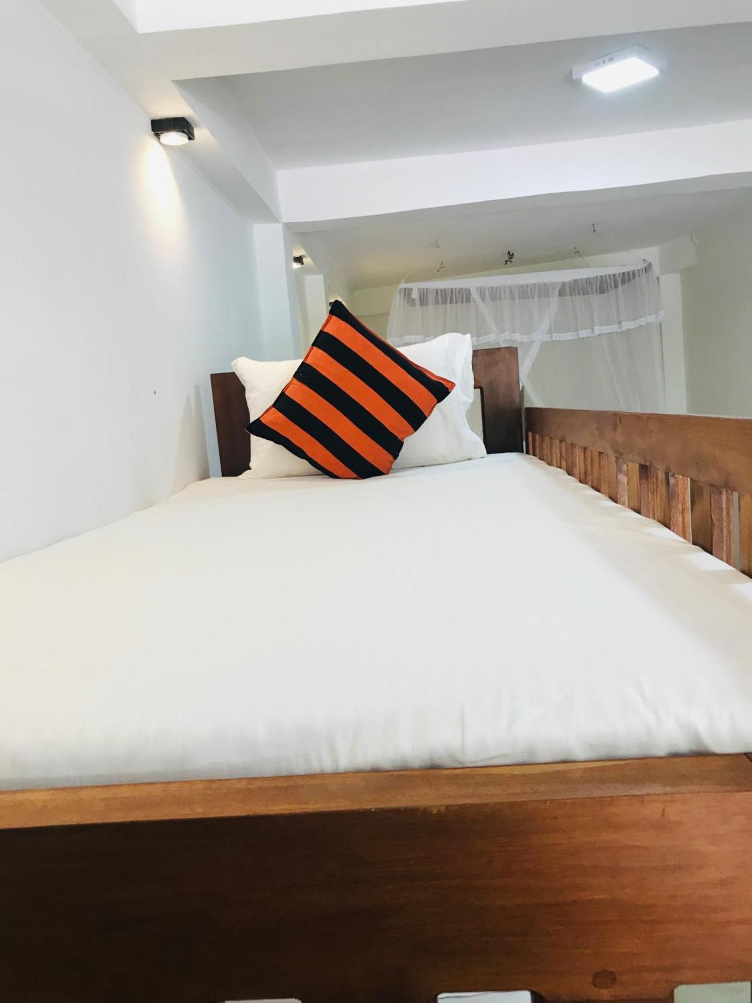 Breeze Blows Inn Ella Bagian luar foto