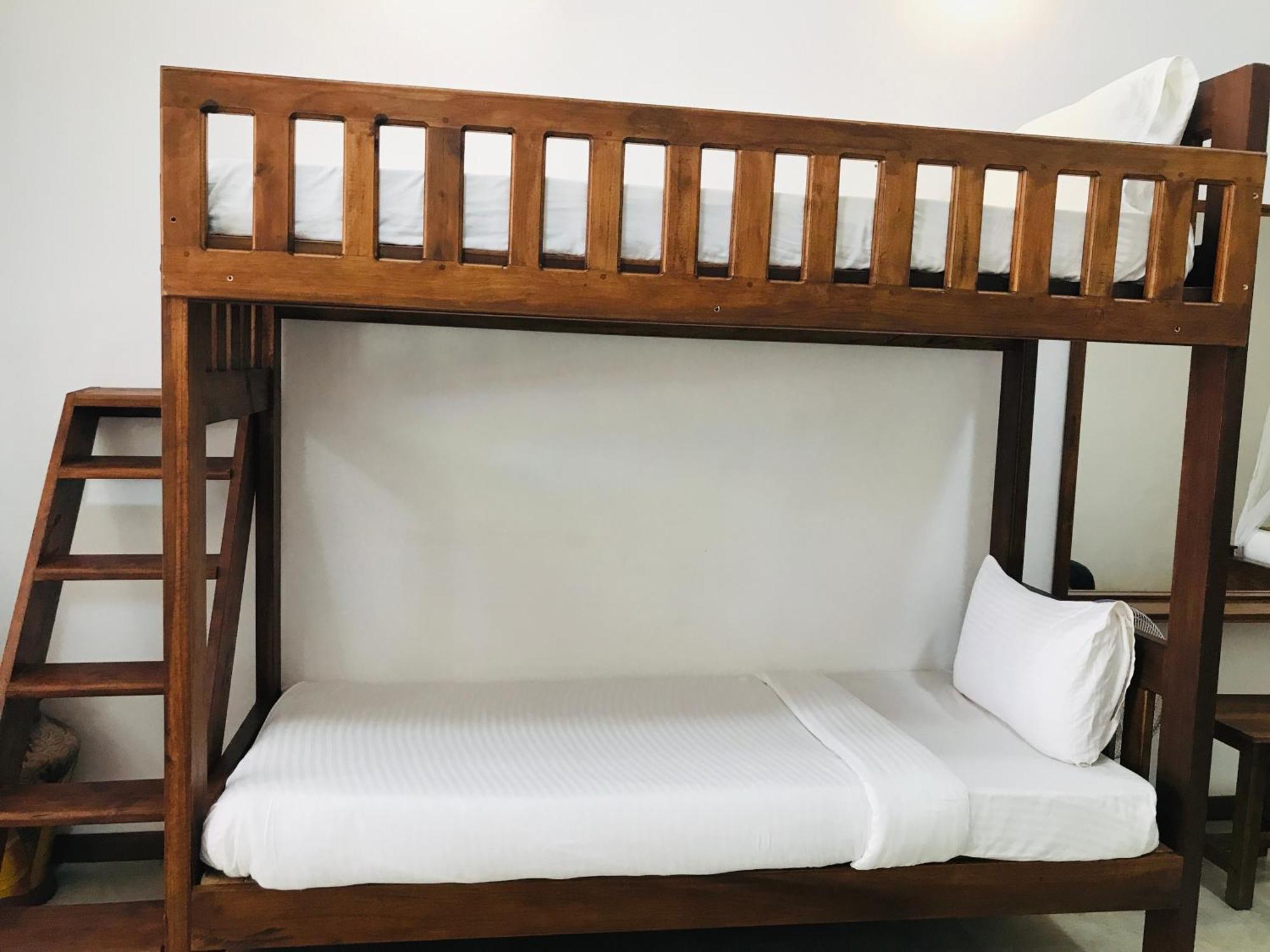 Breeze Blows Inn Ella Bagian luar foto