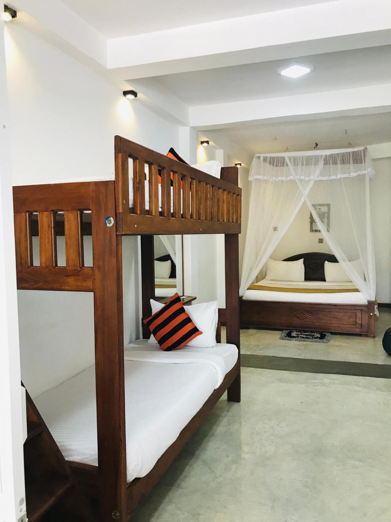 Breeze Blows Inn Ella Bagian luar foto
